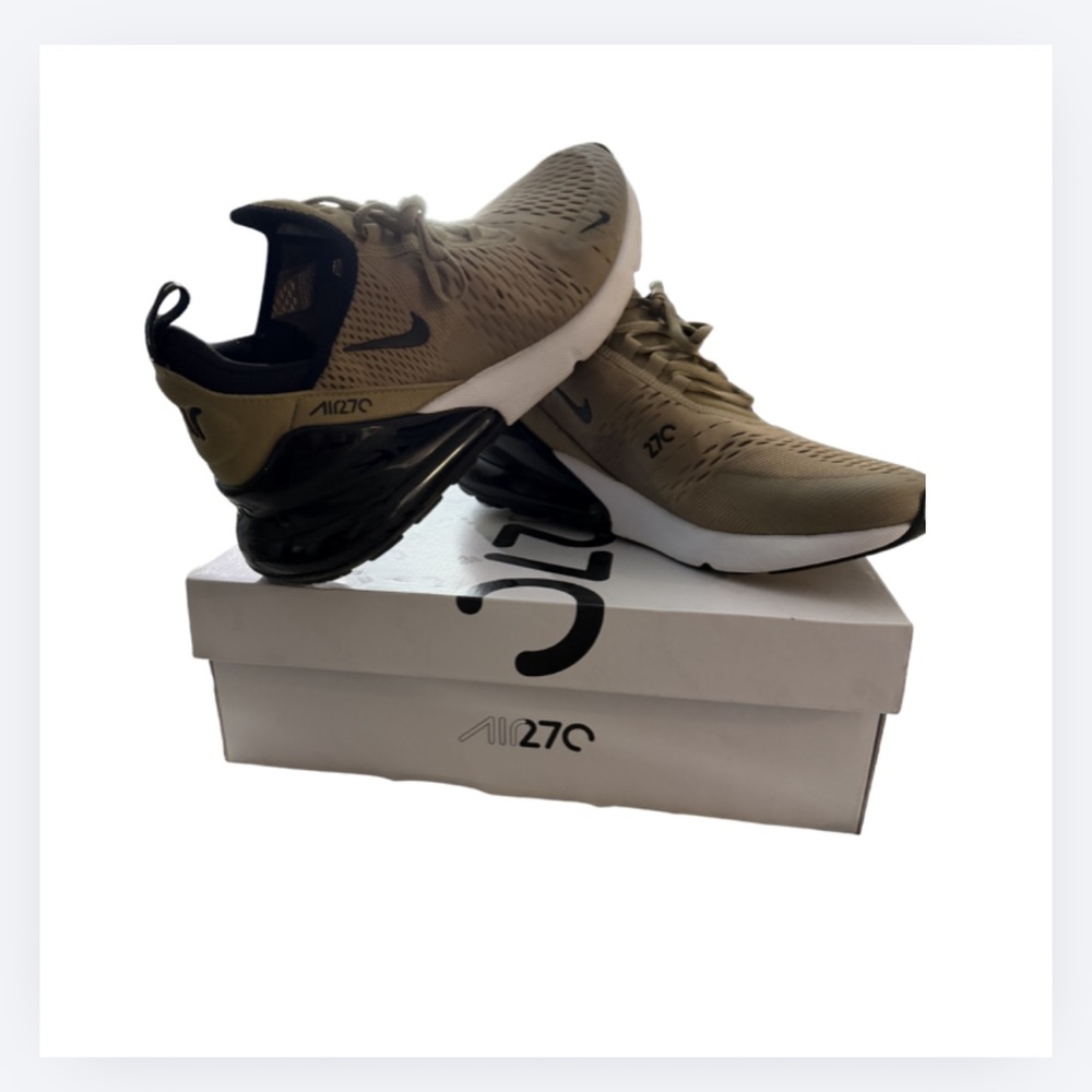 Nike Men’s Tan Lightweight Knit Sneakers